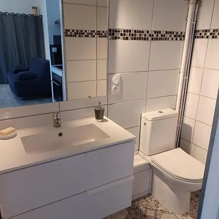 Neuf Confortable A 10 Min A Pied De La Gare شقة نيم